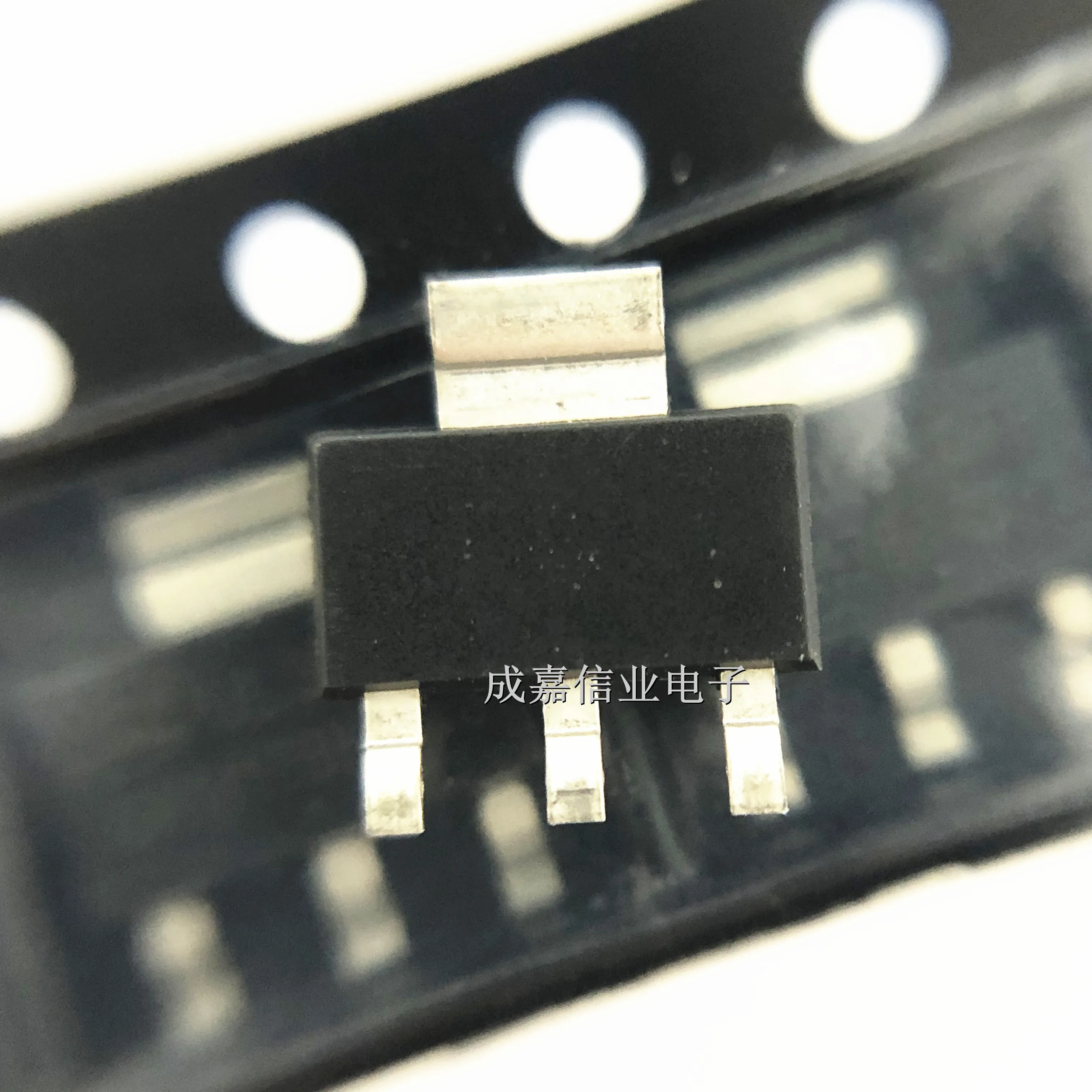 10pcs/Lot SA1117BH-3.3TR SOT-223-3 SA1117BH-3.3 Linear Regulator LDO 800mA 3.3V