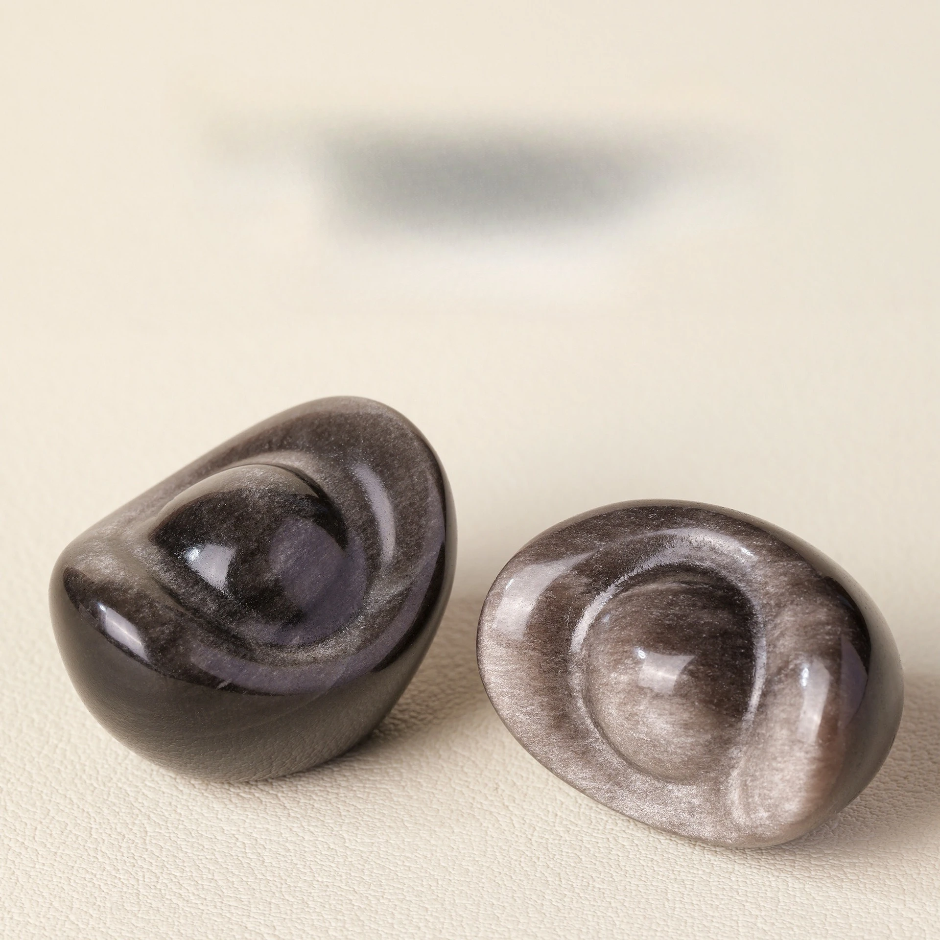 1pcs Natural Silver Obsidian Ingot Carving Polished Crystal Yuanbao Figurine, Wealth Stone, Home Desktop Feng Shui Decor Gift