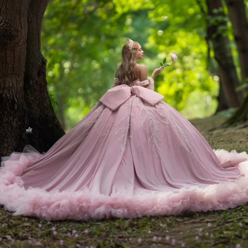 

Light Pink Quinceanera Dresses Off the Shoulder Decal Glitter Lace Ruffles Long tail Bow Vestido De 15 Quinceanera Customize