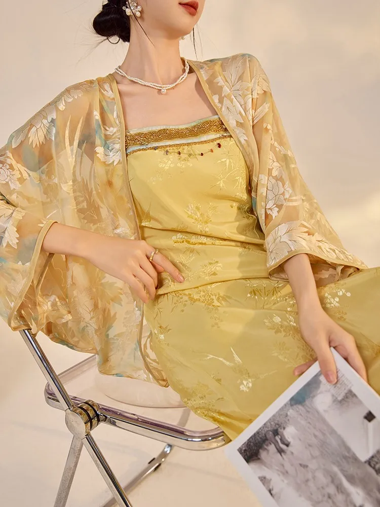 A new Chinese-style bright-colored cardigan with fashionable embroidered beaded halter dress set