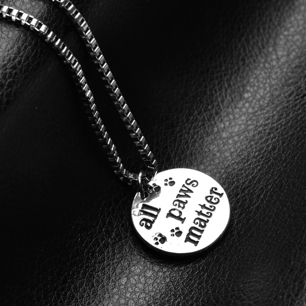 

2Pcs Pet Necklace Letter Pendant Hollow Footprint Dog Neck Chain Pendant Creative Daily Wear Photo Prop Jewelry