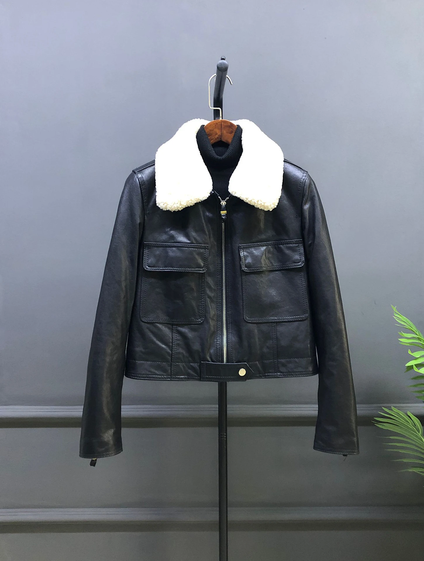 Cappotto in Vera Pelle di Pecora con Effetto Snellente, Collo in Lana, Foderato in Pile, per Uso Quotidiano, con Cerniera Rinforzata