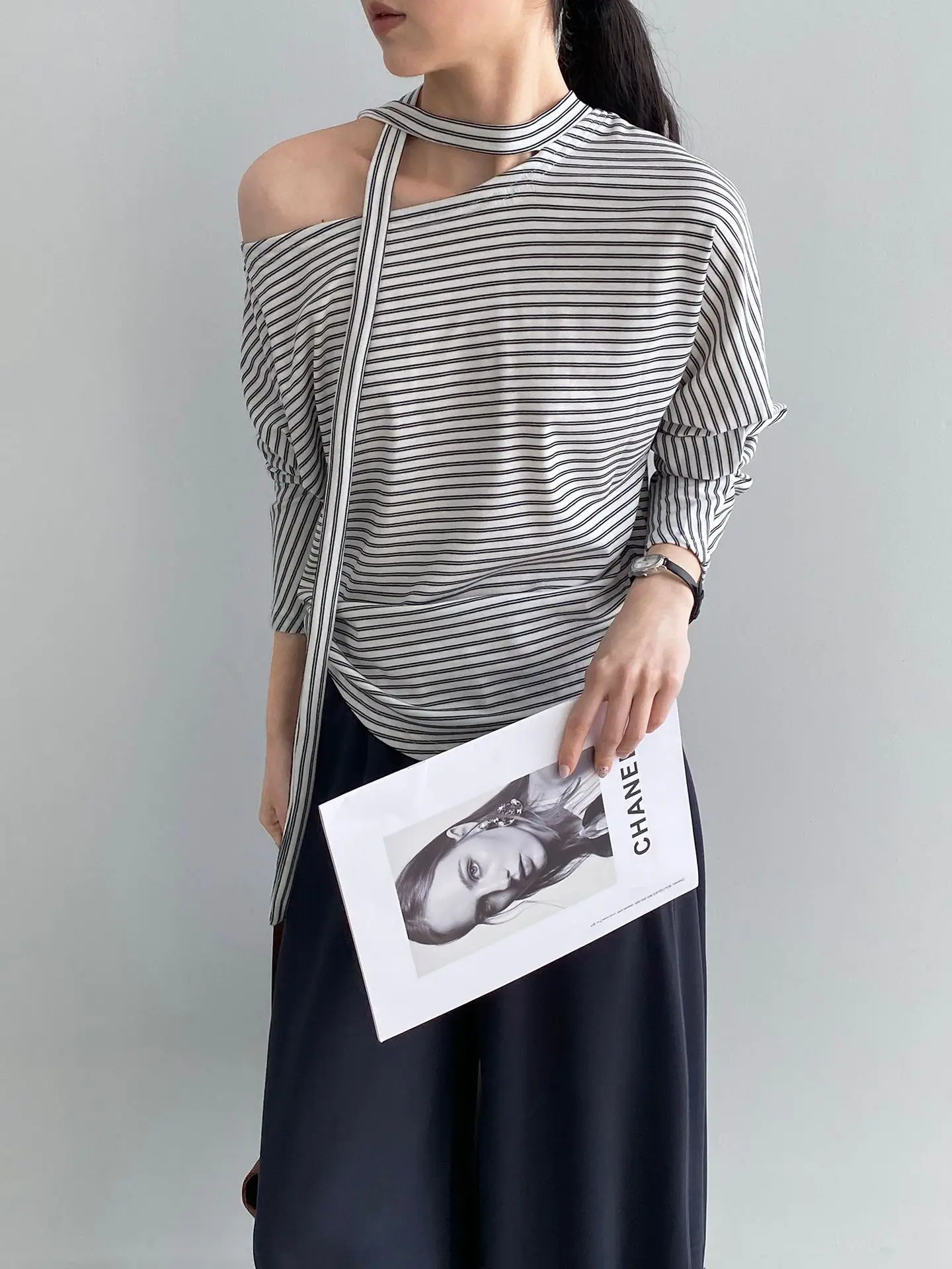 2026 Slanted Off-the-shoulder Striped T-shirt for Women's Irregular Waist and Thin Temperament Streamer Top