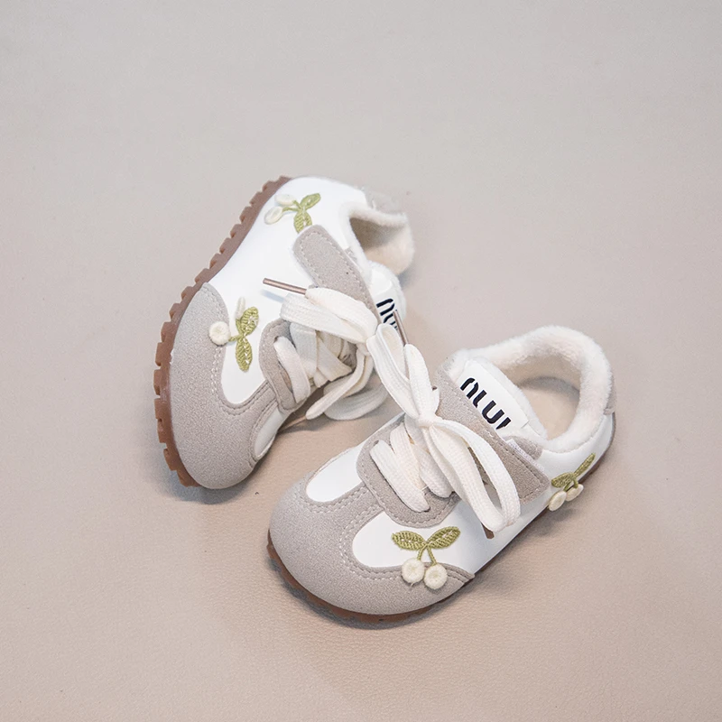 Girls Cherry Embroidery Design Casual Shoes 2025 Autumn and Winter New Toddler Polar Fleece Warm Soft-soled Joker Sneakers.