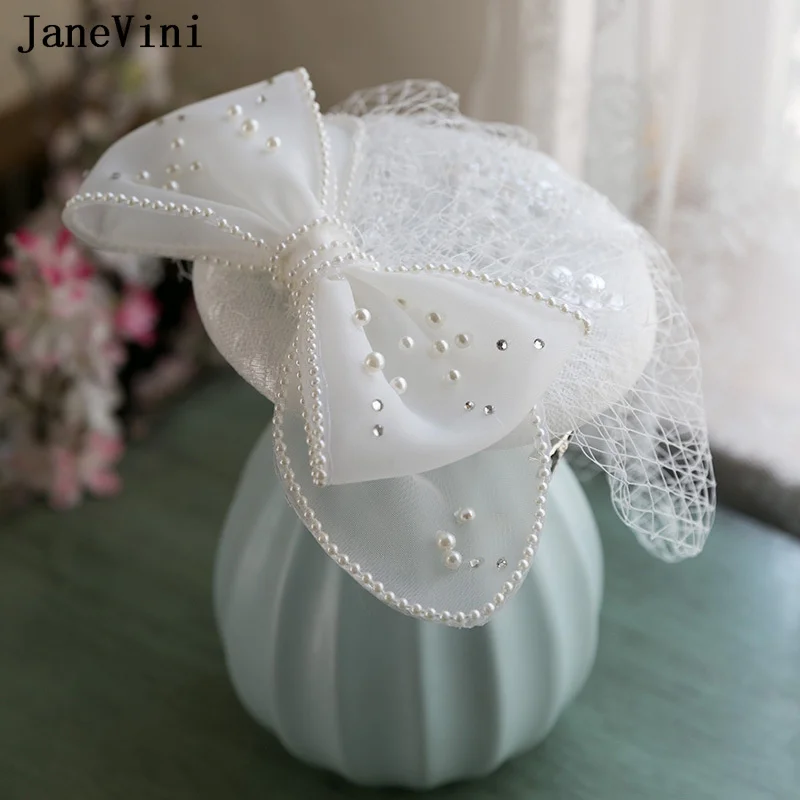 JaneVini 2022 White Sequined Bridal Hat with Pearls Bow Beaded Mesh Veil Wedding Party Bride Hats Haar Accesoires Voor Bruiloft