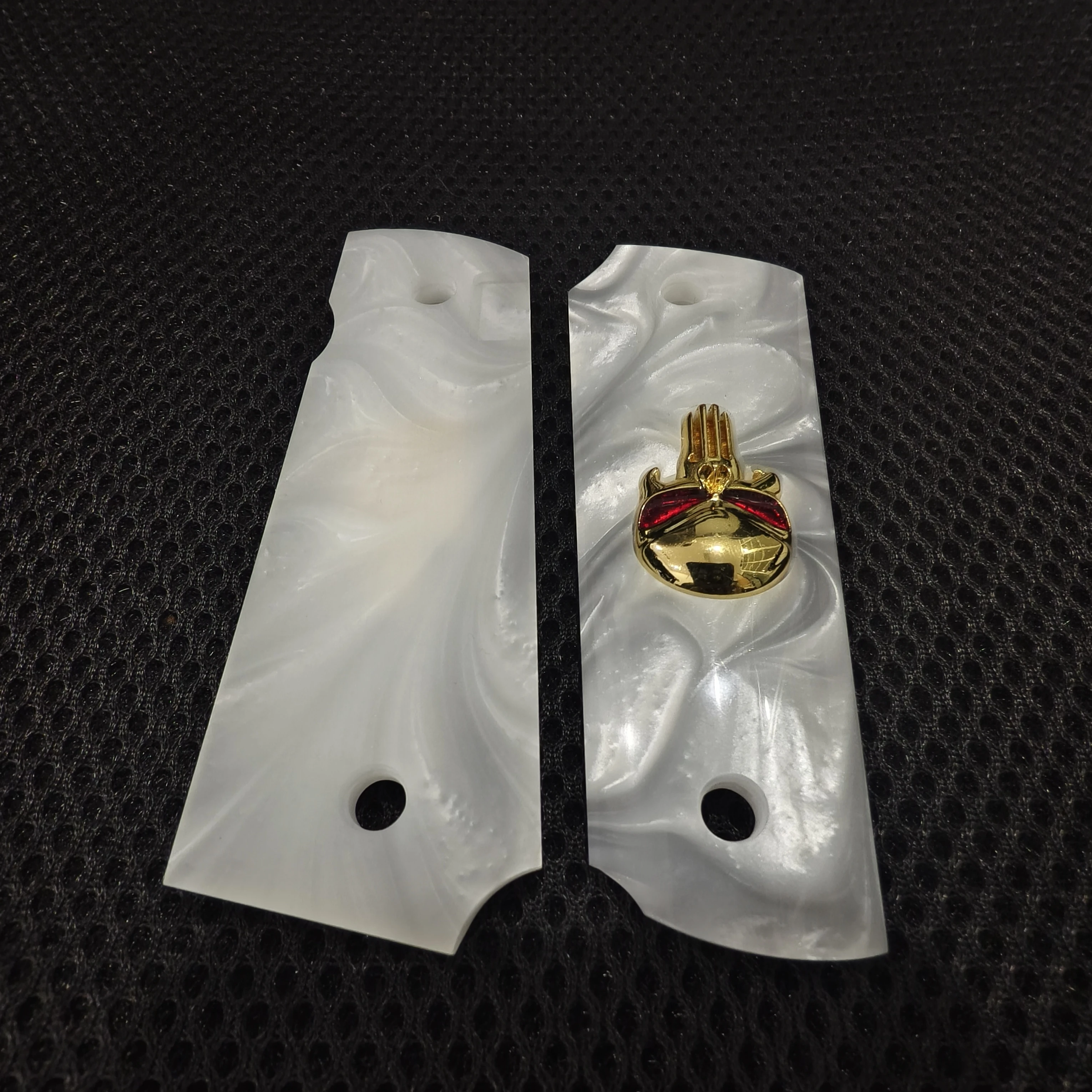 1911 グリップ フルサイズ、ホワイトパールゴールドスカルレッドアイ、コルト、キンバー、スプリングフィールド、レミントン、ロックアイランド、ガバメントコマンダーに適合