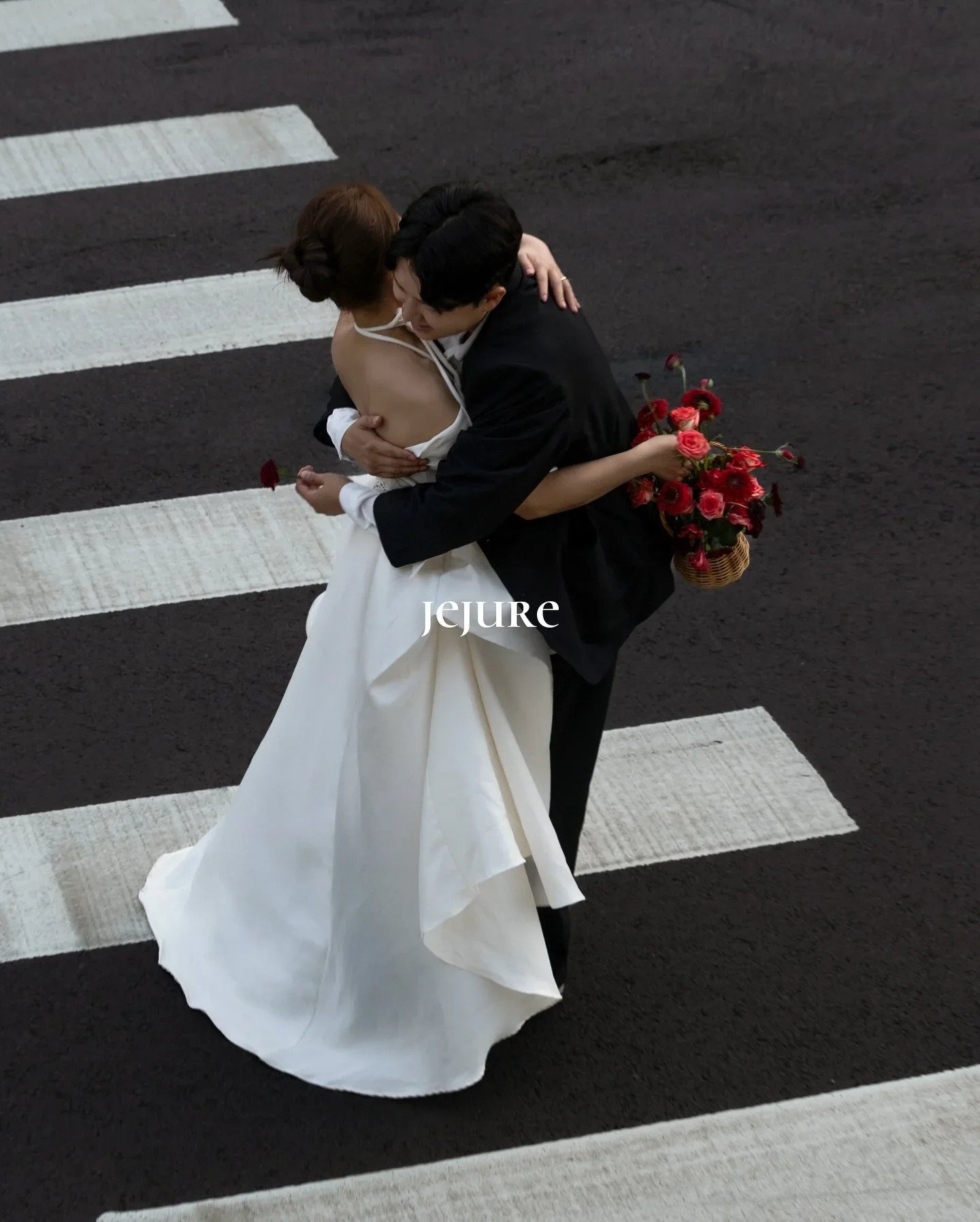 Oloey robes de mariée coréennes personnalisées en Satin doux magnifiques robes de soirée une ligne robe de soirée sans bretelles 2025