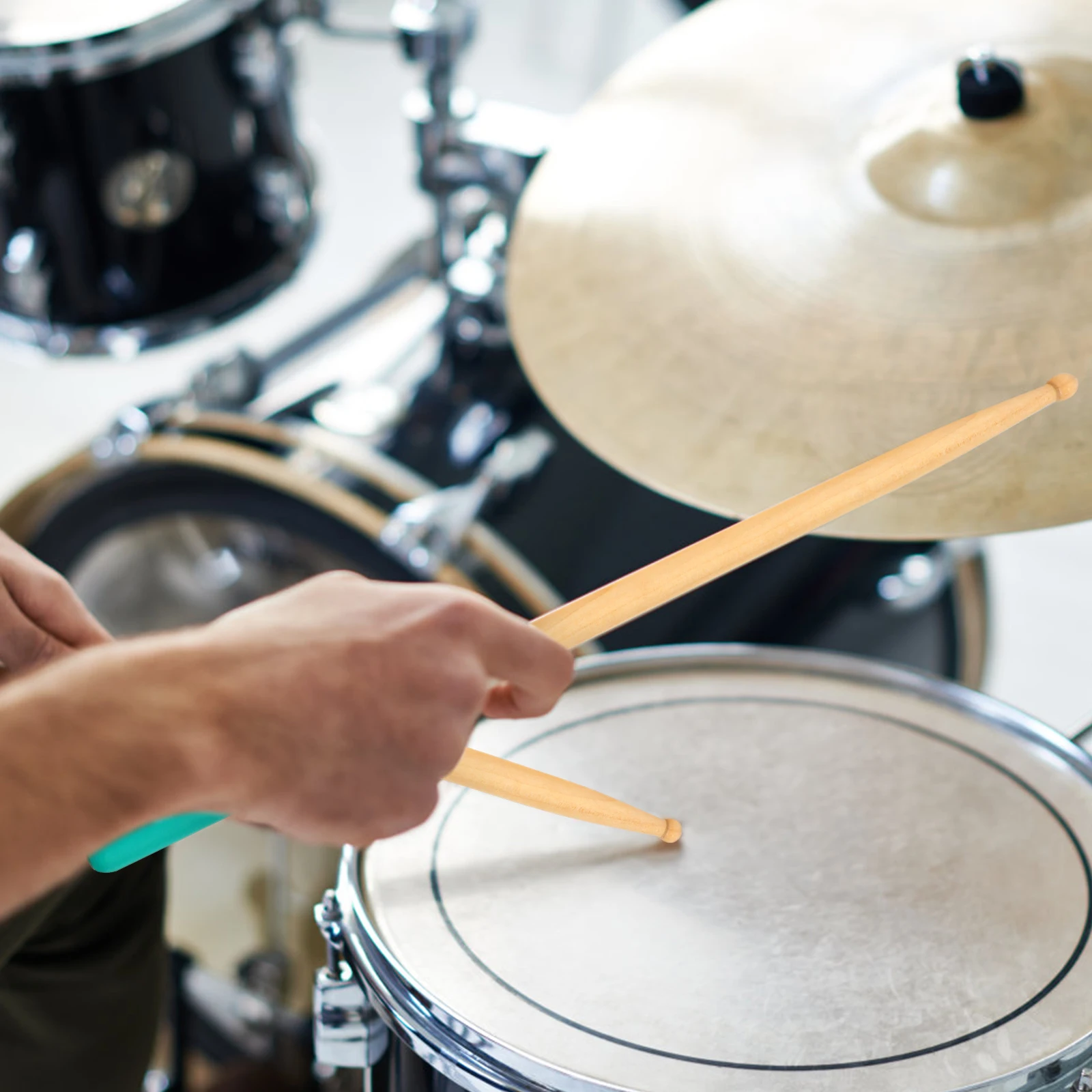 

Anti-Slip Drumsticks Wooden Durable Percussion Sticks Professional Drum Sticks For Practice Concert Band Performance