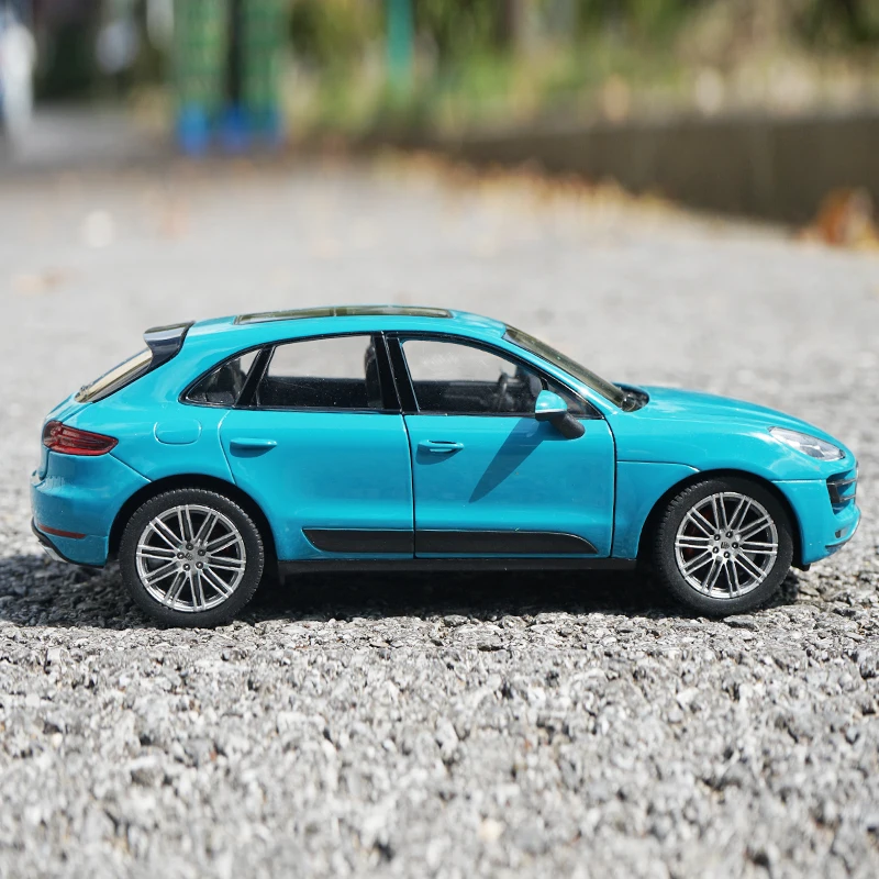 WELLY 1:24 Porsche Macan Turbo SUV Alloy Car Diecasts & Toy Vehicles Car Model Miniature Scale Model Car Toy For Children