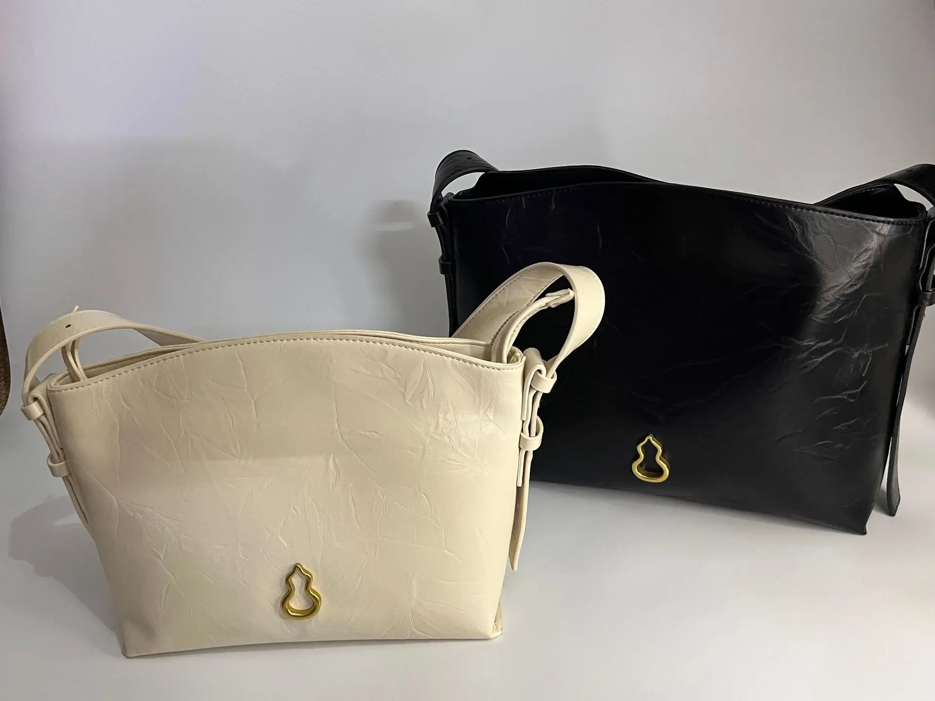 BAMPO 2025 New Small Hobo Tote Bag Fashionable Single-Shoulder Crossbody Underarm Bag for Women