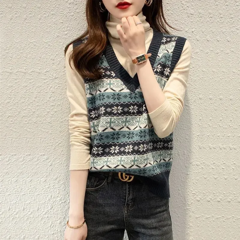 Graphic Vest Khaki Women\'s Sweater Striped V-neck Knit Tops For Woman Y2k Vintage Aesthetic Tricot Blouse Korean Style Offers