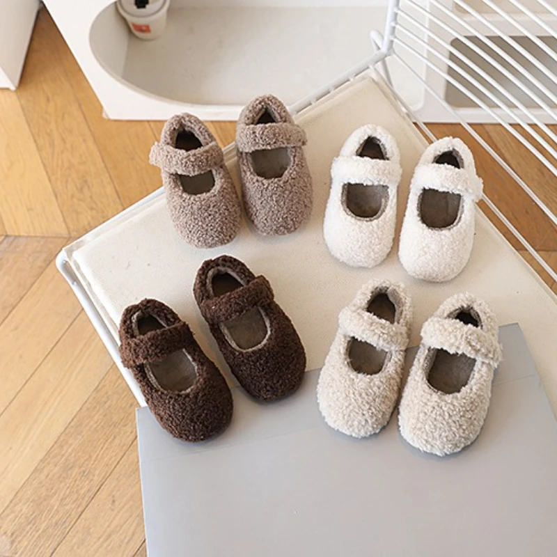 

Детская меховая обувь, новинка 2024, зимняя теплая плюшевая обувь для девочек, легкая плюшевая хлопковая обувь, трендовая повседневная обувь для девочек, детская обувь