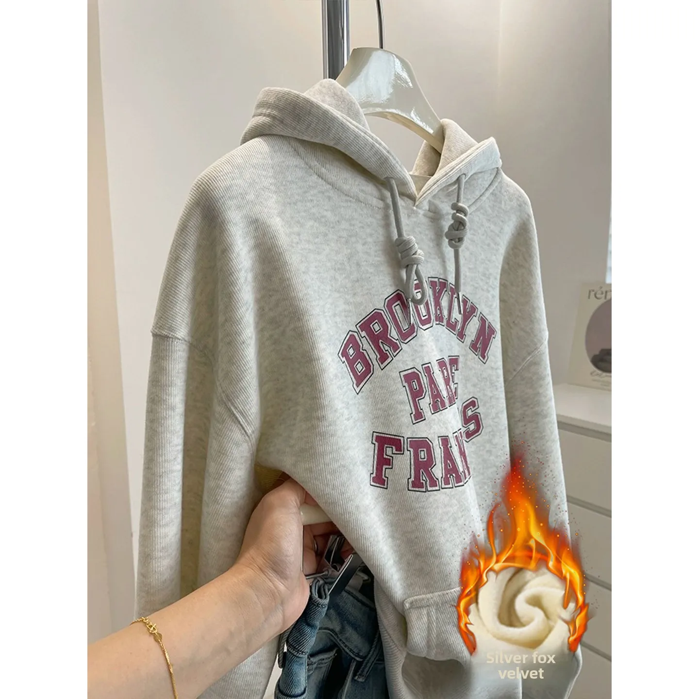 Bluza plus size z nadrukiem liter, luźny krój, wyszczuplająca, jesienno-zimowa, amerykańska marka modowa, damska bluza, casualowy top.