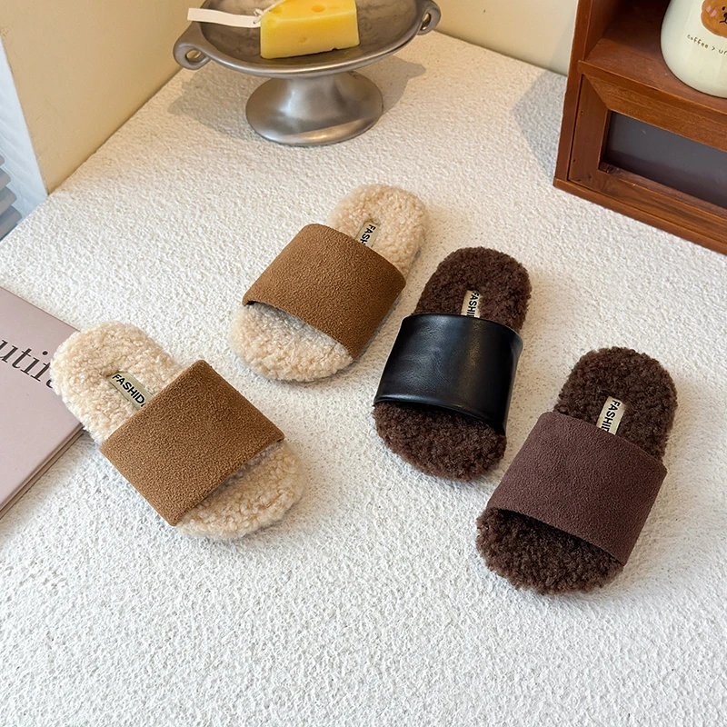 

Детские тапочки, замшевые теплые детские повседневные туфли в корейском стиле с открытым носком, зима 2025, новые модные тапочки для девочек с мягкой подошвой, нескользящие