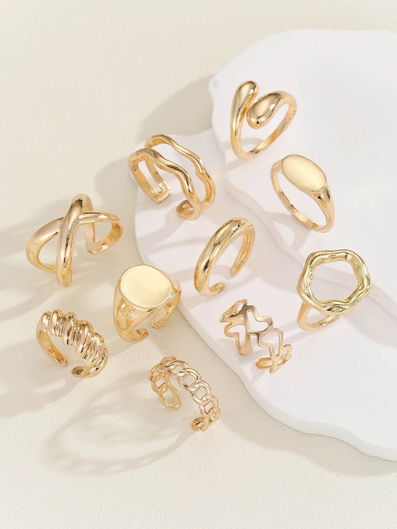 2025 Minimalist stainless steel gold-plated couple Ring for Christmas is a stylish and simple jewelry gift for everyday parties