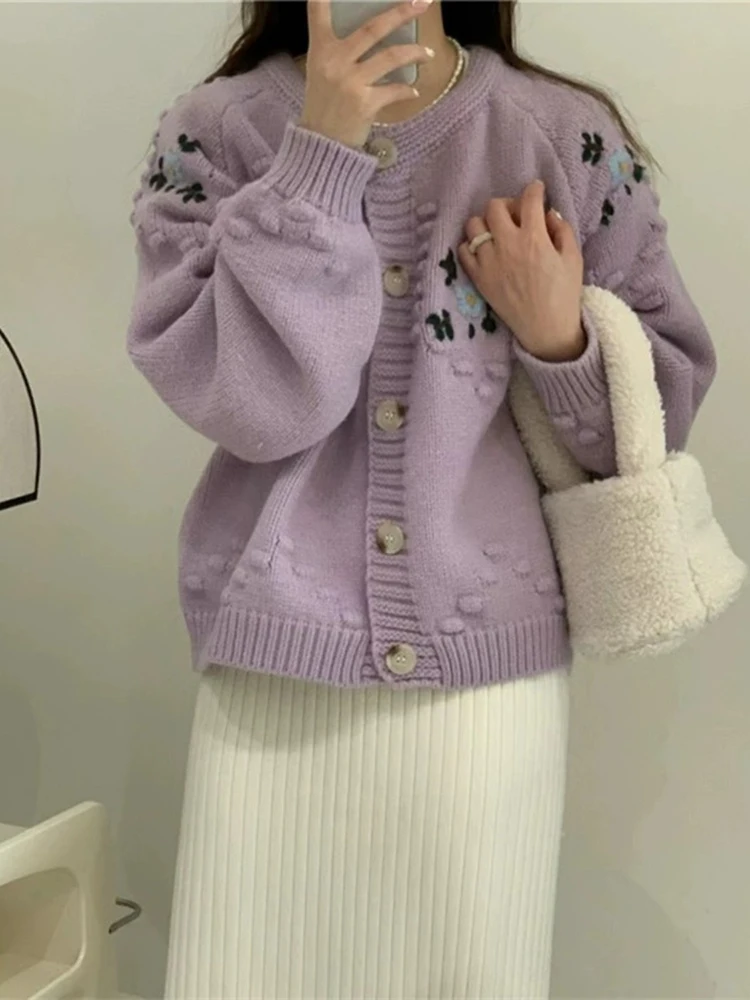 Autumn New Retro Long Sleeve Knitted Cardigan Flower Embroidery Sweater Women Casual Versatile Single Breasted Sweater Coat