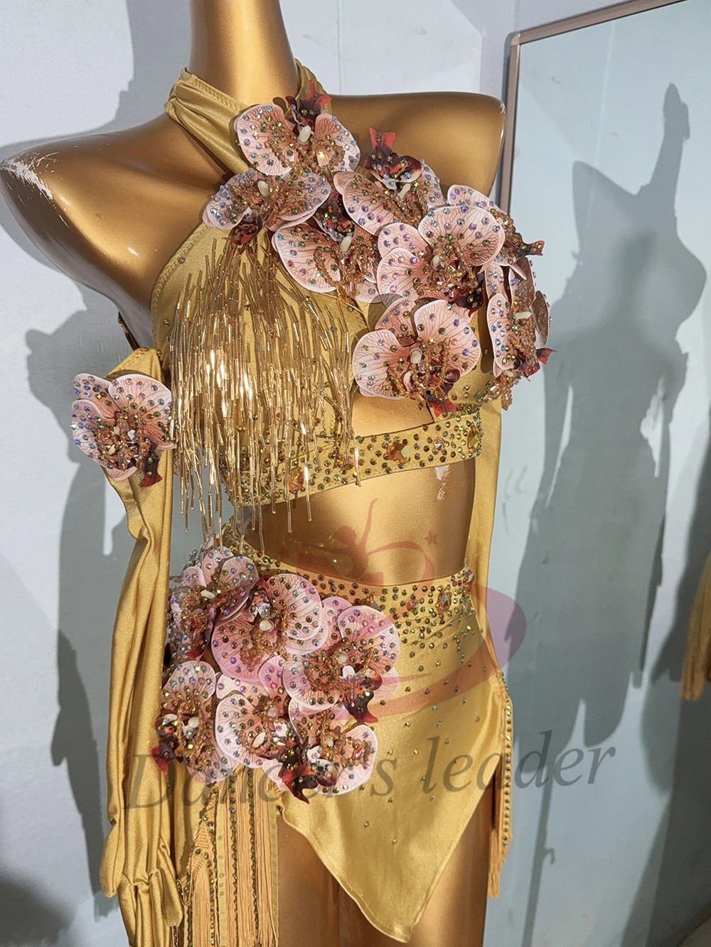 ラテンダンサー、大人と子供のハイエンドカスタマイズされた花の襟付きゴールドドレス、サンバABストーンパフォーマンスドレス