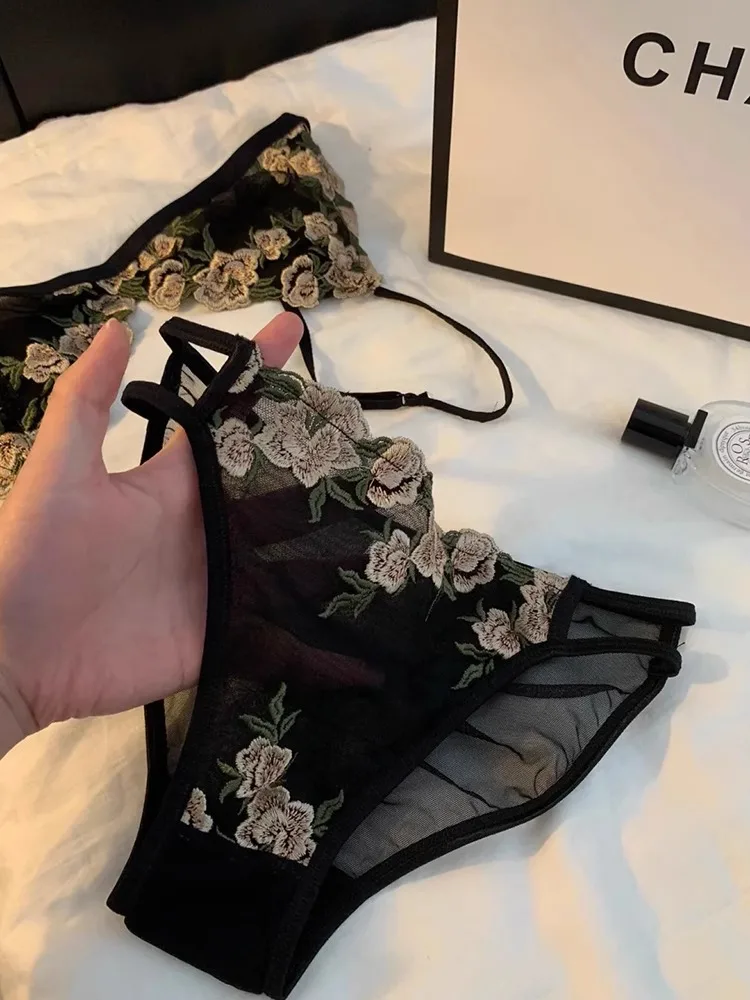 MOYISU الفرنسية مثلث Bralette الدانتيل رقيقة جدا الصدرية و Tushy اللباس الداخلي مجموعة مثير مريحة المجهزة S-3XL الأسود شير الملابس الداخلية النساء