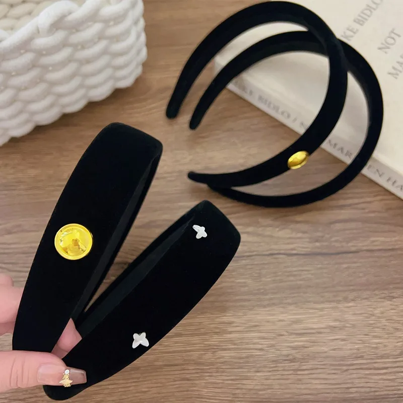 Preto veludo retro luz luxo bandana ouro fivela decorativa textura estilo feminino moda elegante versátil headwear