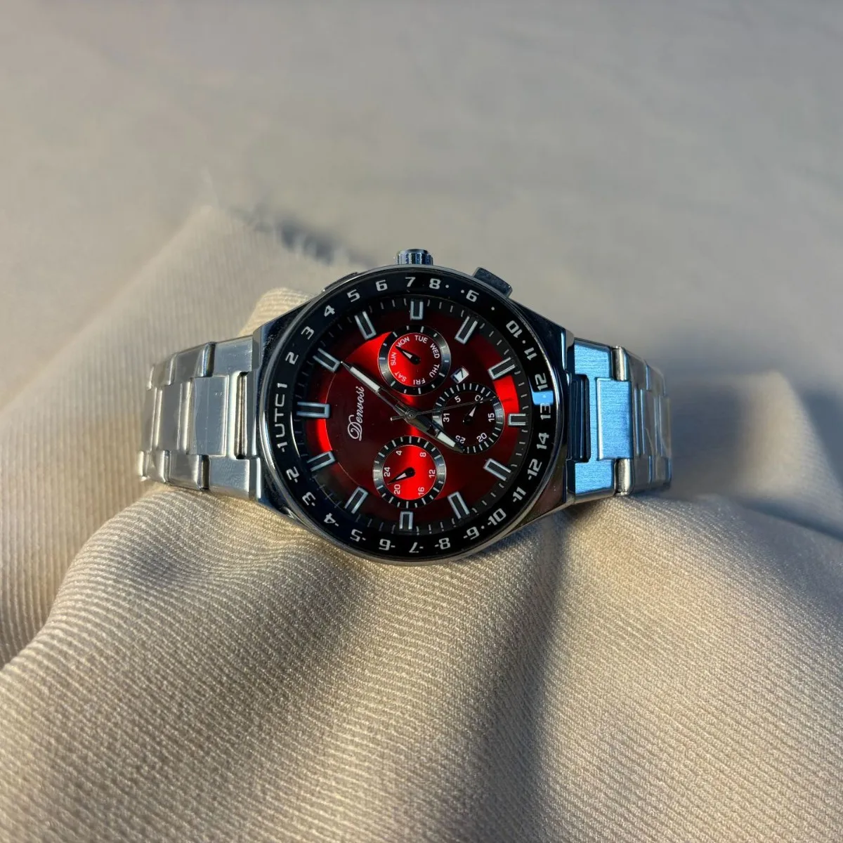 Men's sports timing quartz watch, three eye alloy watch with waterproof function
