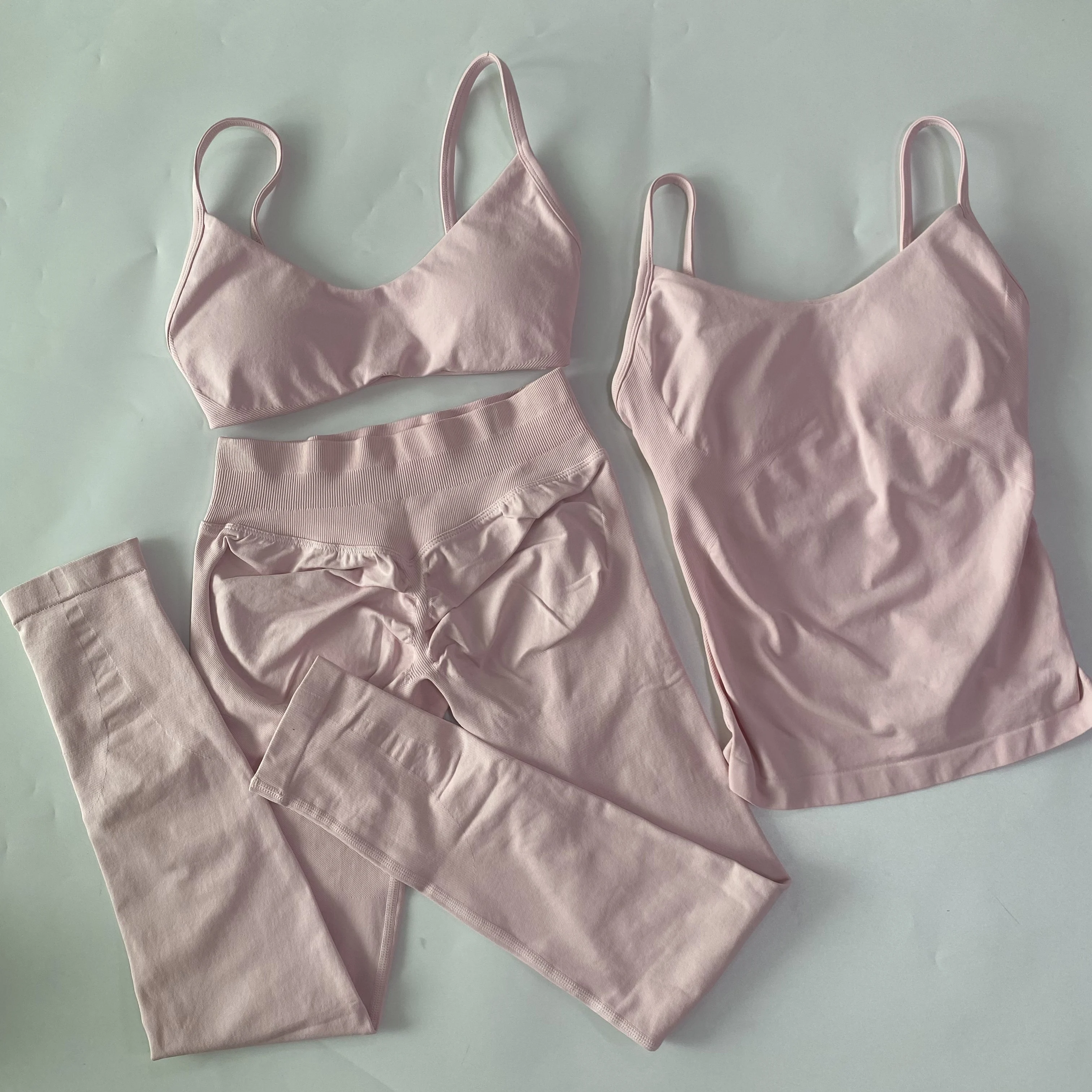 3-teiliges nahtloses Yoga-Set, Sport-BH, Top mit Rundhalsausschnitt, High-Waist-Leggings mit Po-Formung, Fitness-Workout-Sportanzug – Detail 10
