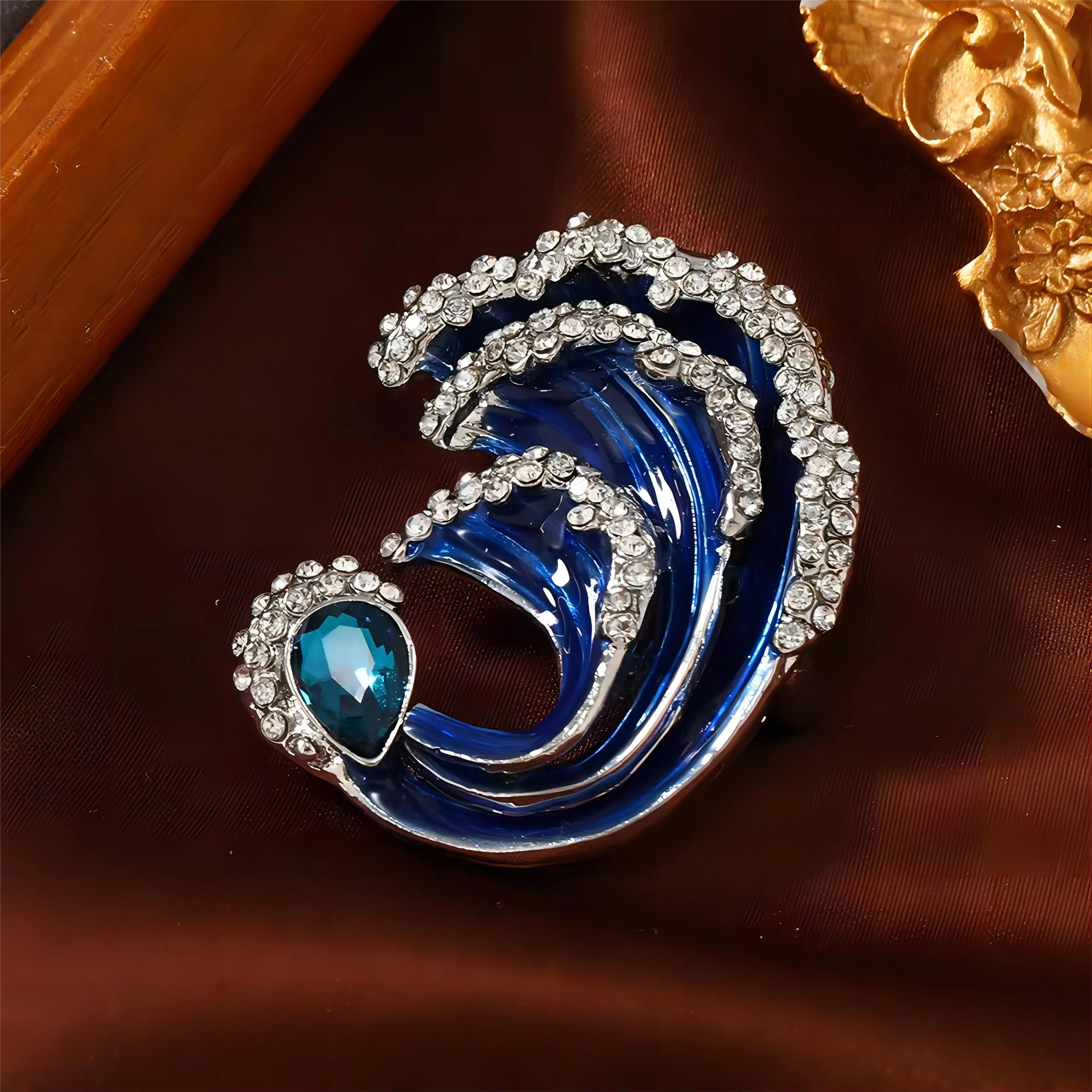 Rhinestone Wave Brooches for Women Unisex Glass Ocean Wave Pin Sea Lapel Pin Event Party Backpack Decoration Clothes Accessories