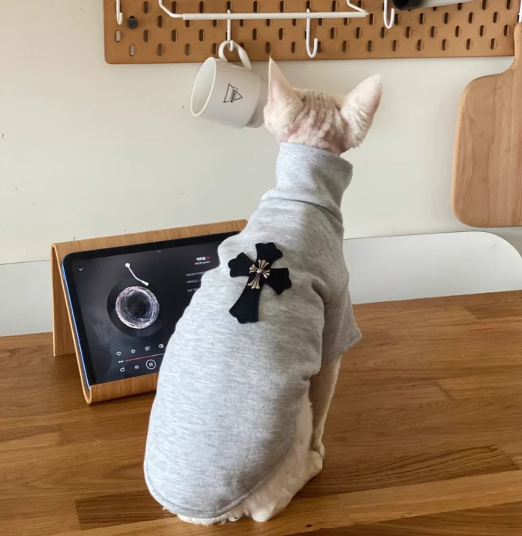 Pakaian Hewan Peliharaan Katun Lembut Dan Nyaman Dengan Desain Sulaman Silang Dalam Bahasa Jerman - Baju Pullover Kucing