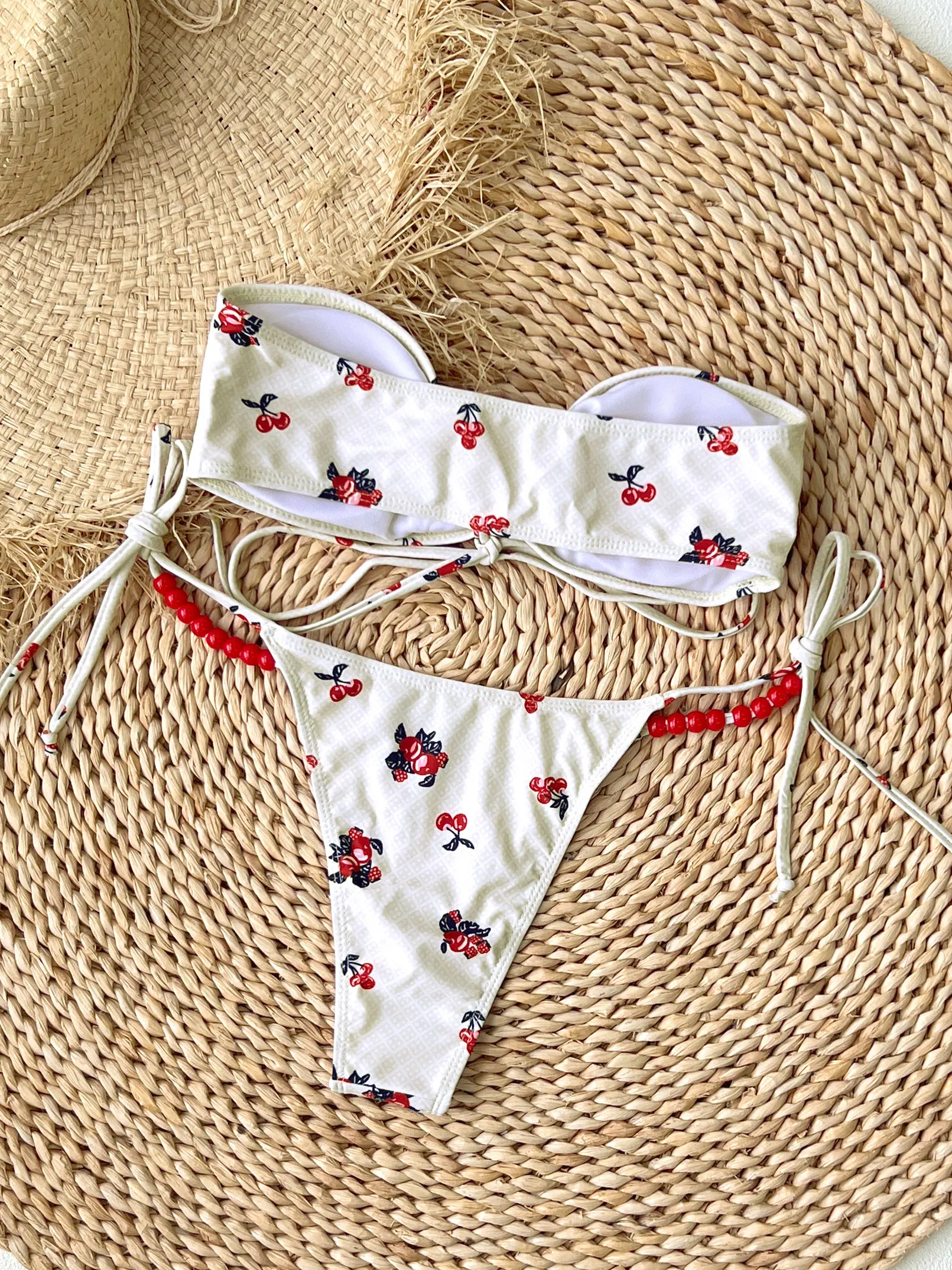 2025, süßes Blumen-Bikini-Set – Weiß mit rosa Rosen und Perlenträgern, perfekt für Strandkleidung und Poolpartys, Strandurlaub