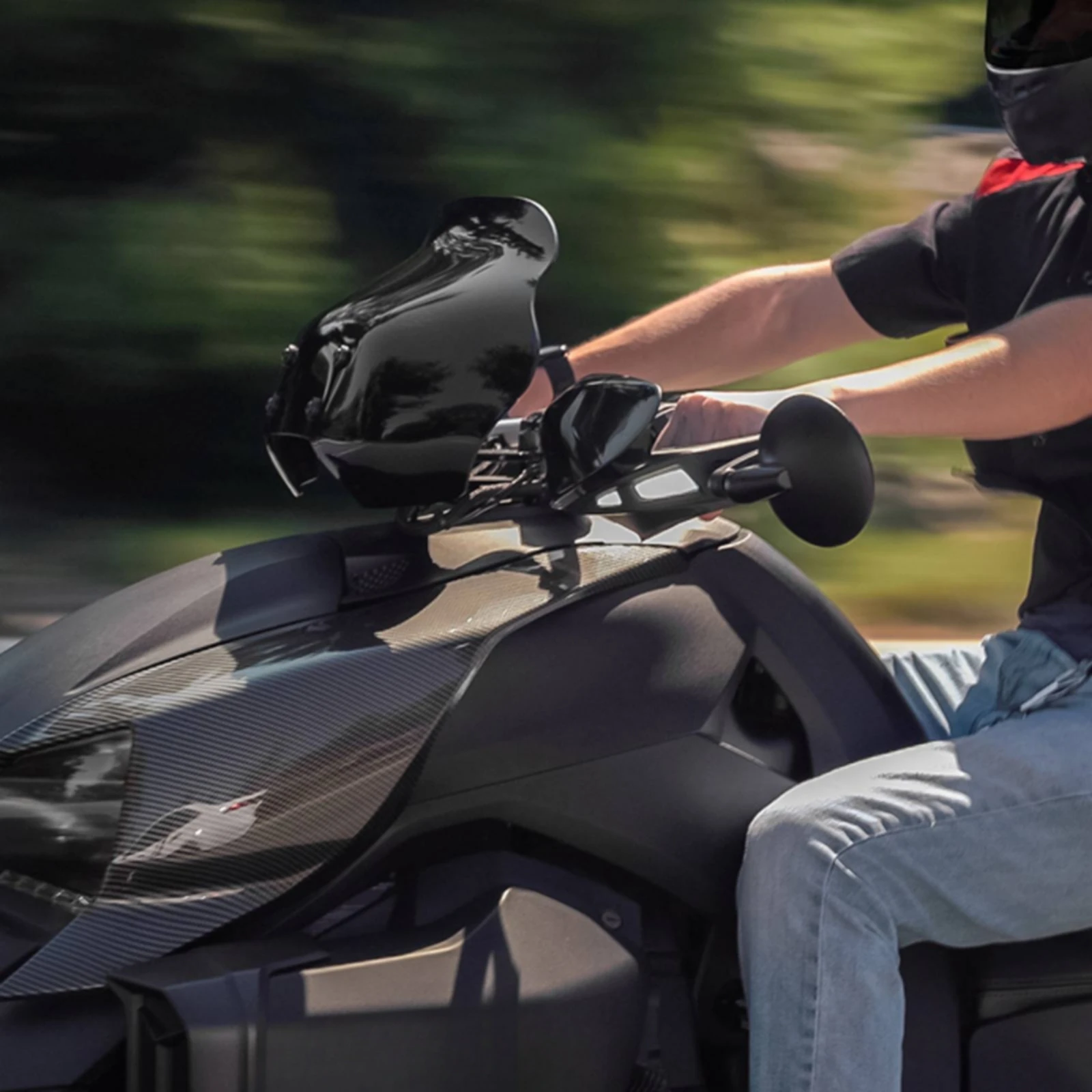 Motorcycle Windshield with Mounting Bracket Sleek Motorcycle Windshield with Bracket Lightweight Safeguarding