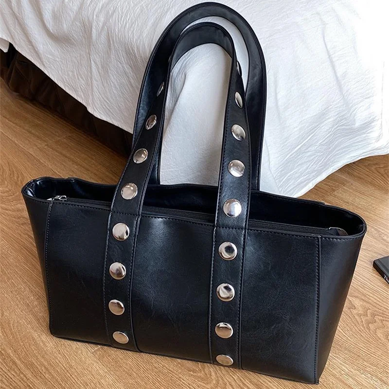 

Fashion Studded Women's Tote Bag Luxury Large Capacity Shoulder Bag Retro Casual Versatile Advanced Commuting Shopping Handbag