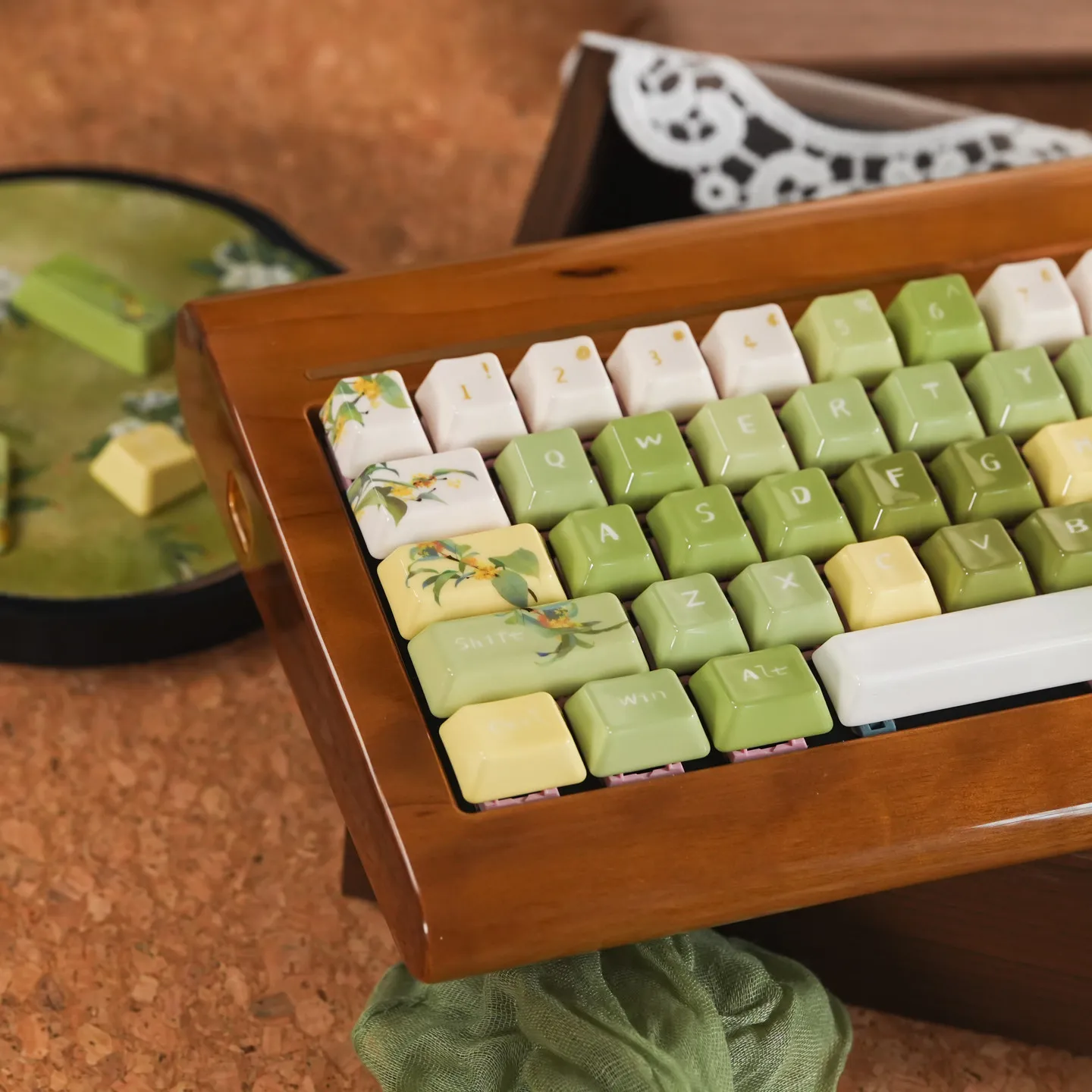 URE Jin Gui Longjing Keramik-Tastenkappen-Set EdgeLit Mechanische Tastatur Personalisierte Tastenkappen für Cherry Maßgeschneiderte Ästhetische Blumenmotive – Detail 5