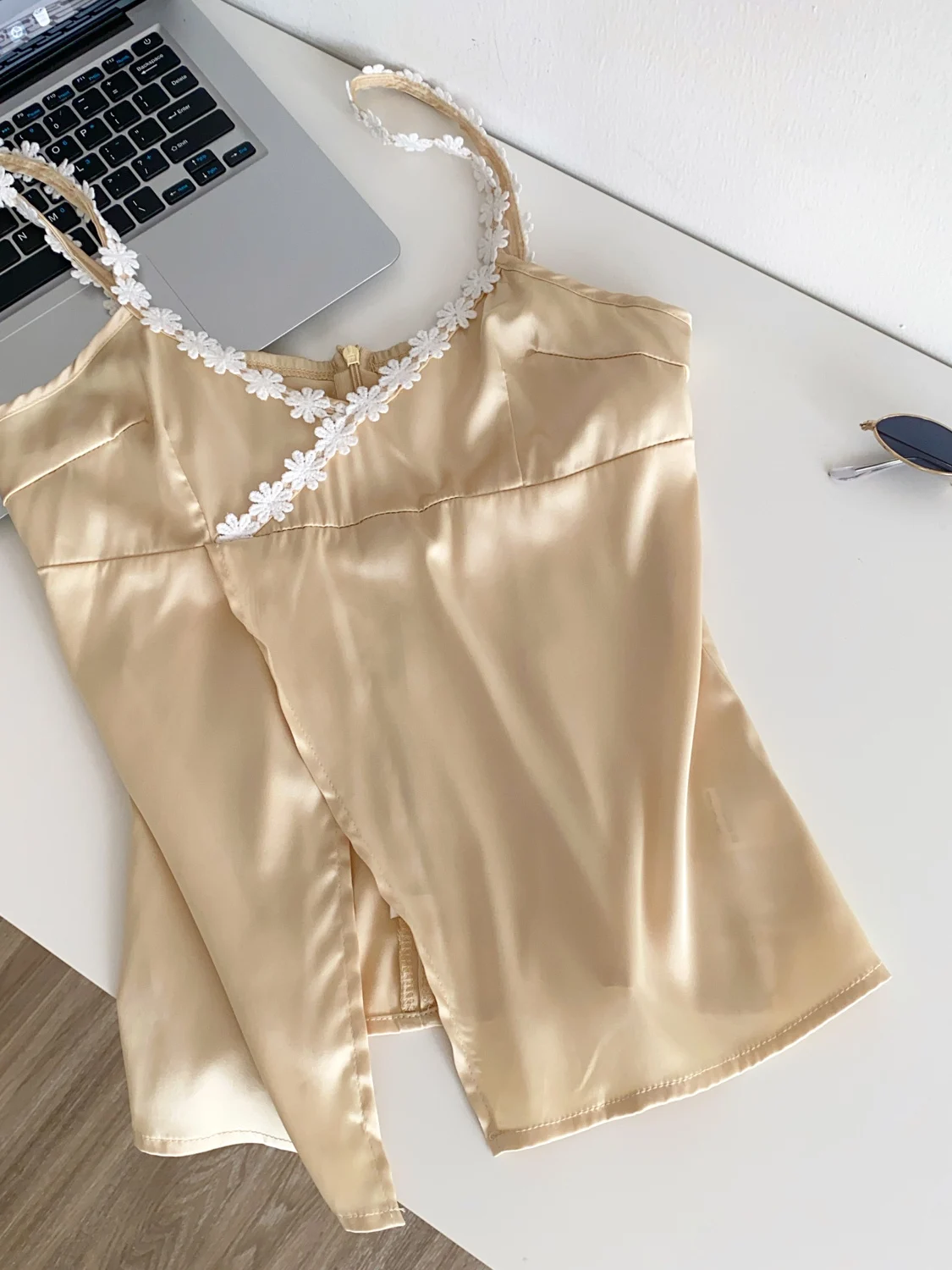 Foamlina New Hot Spicy Girls Canotta in raso Top Summer Chic Floral Trim V Neck Strap Senza maniche Spacco anteriore Cerniera posteriore Canotta