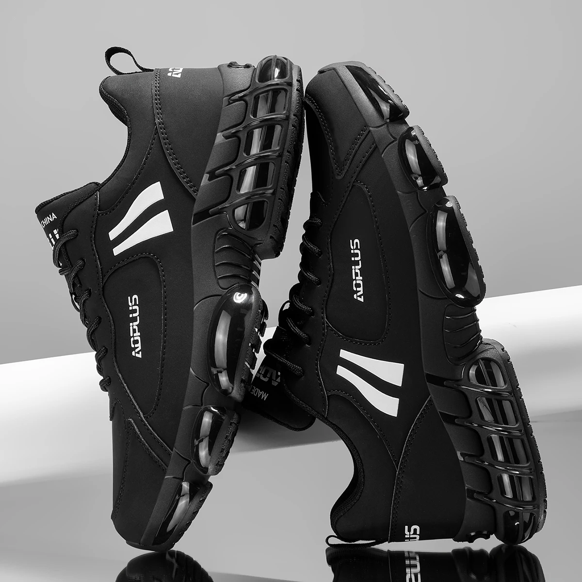 

New season classic trendy men's sports shoes in four seasons. Comfortable thick sole, height increase, anti-slip, wear-resistant