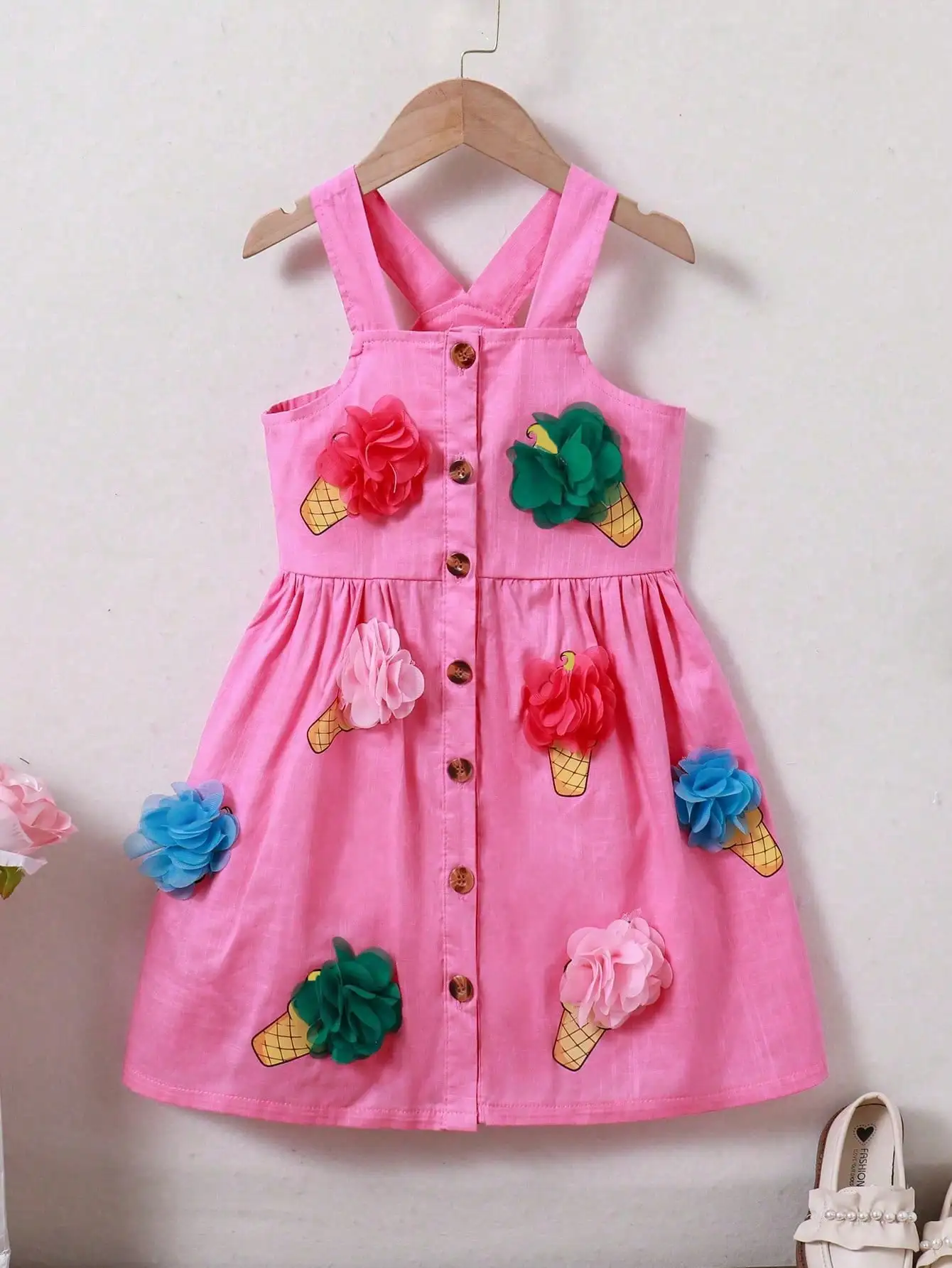 （7333）Girl's Fun Ice Cream Print Woven Suspender Dress in Fresh Rose Red with 3D Floral Decoration, Cute and Unique, Suitable for Family Gatherings, Daily Outings, Soft and Breathable Fabric, Allowing Children to Enjoy the Coolness of Summer. Suitable for Little Girls Aged 4-7, Spring and Summer.