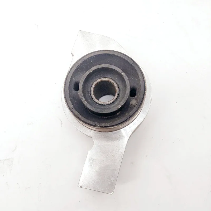 Suitable for Peugeot 508 Citroen C5 C6 triangular arm bushing front triangular arm hinge center bushing 3523eh 3523ct