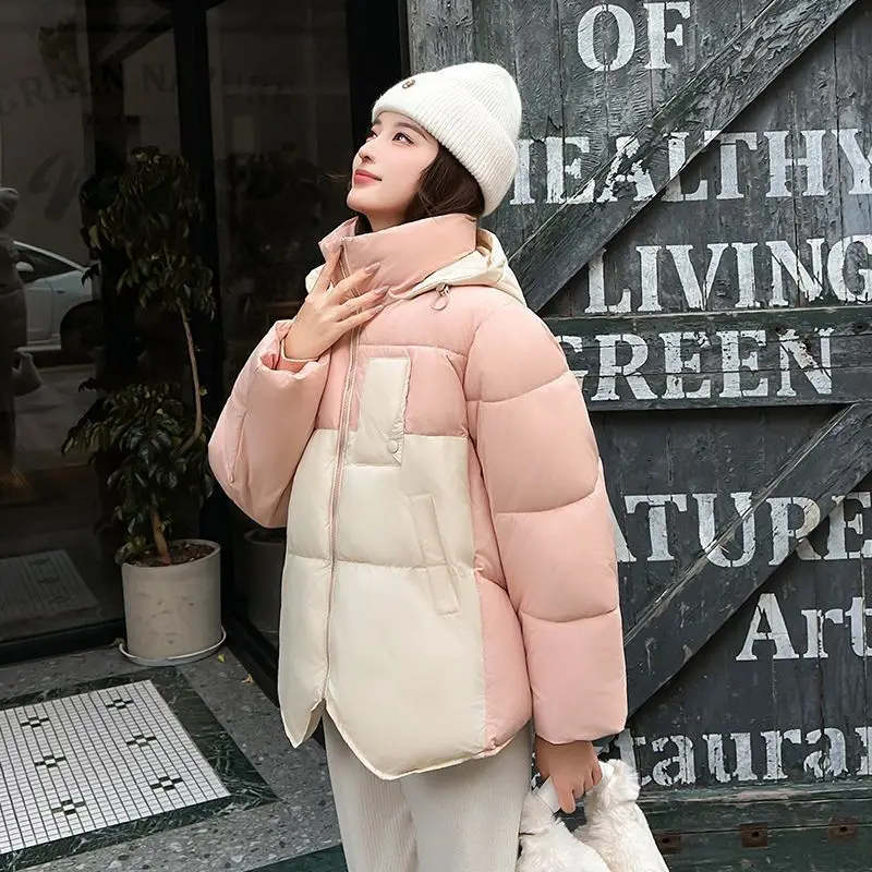 La giacca invernale imbottita in cotone da donna in stile college dopamina multicolore è alla moda, individualizzante, carina ed elegante