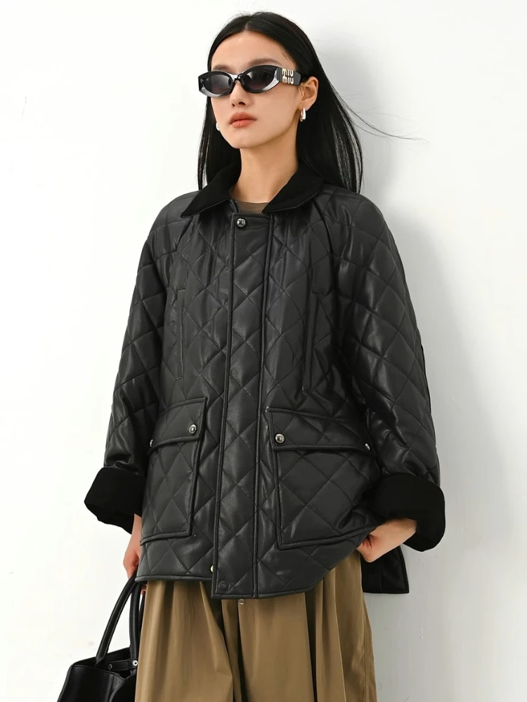 Piumini trapuntati in vera pelle per donna Autunno Inverno 2025 Nuovo cappotto in piuma d'oca bianca semplice di fascia alta in vera pelle di pecora nera