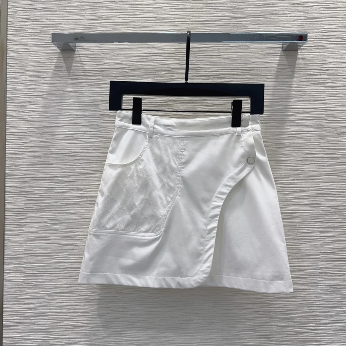2026 high-quality women's diamond pocket metal buckle design with high waist and anti glare A-line short skirt--hb731
