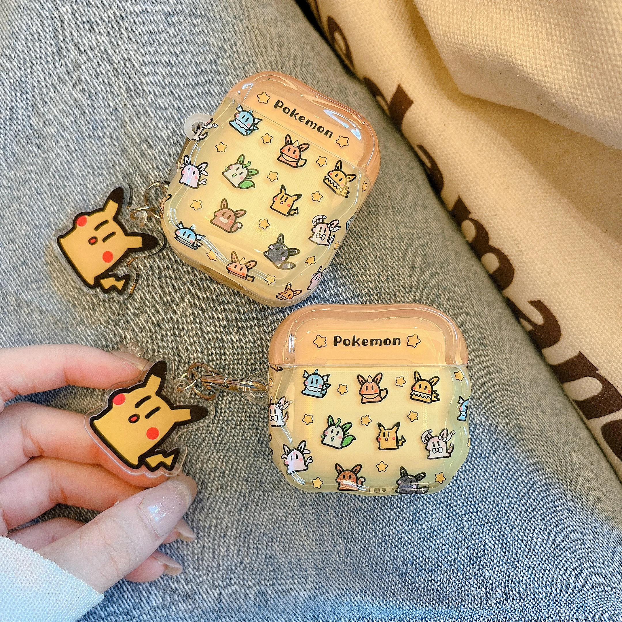 

Cute Move Pikachu&Eevee Family Bluetooth Headset Case For Airpods 1/2 3 4 Pro 2 With Pikachu Pendant Pokémon Pattern TPU Cover