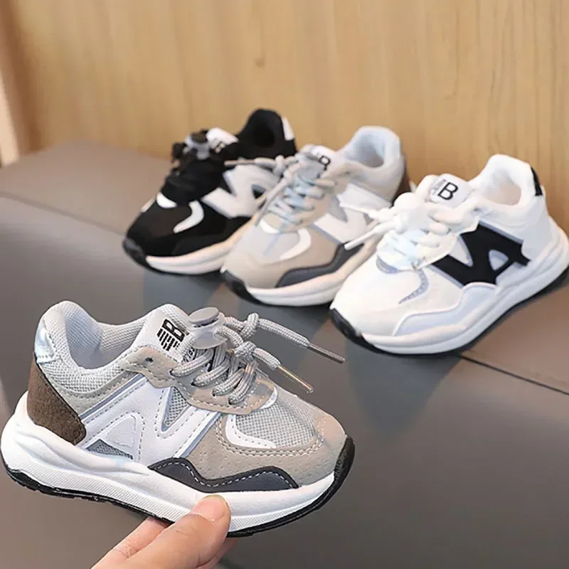 Chaussures de course pour enfants, baskets souples pour garçons et filles, chaussures de sport pour enfants, chaussures de plein air plates et décontractées pour bébés et tout-petits, nouvelle mode 2024