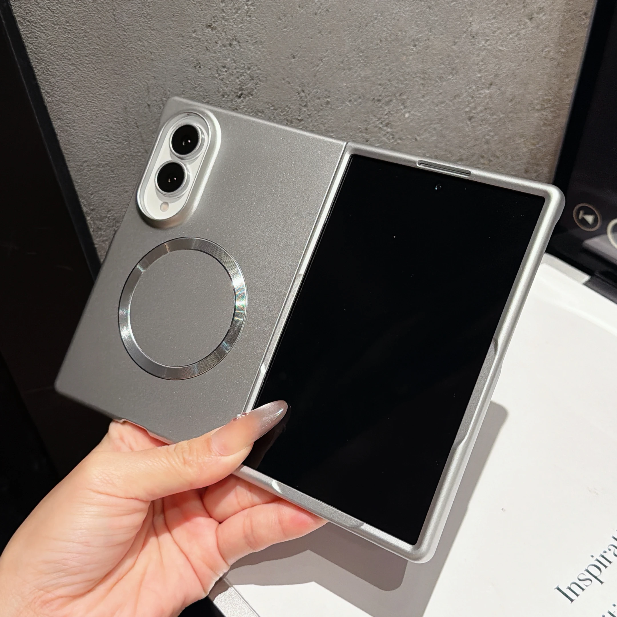 Ultradünne magnetische Hülle mit metallischer Farbe für Samsung Galaxy Z Fold 8 für Magsafe, hautähnliches Gefühl, stoßfest, faltbar, harte PC-Abdeckung, Funda