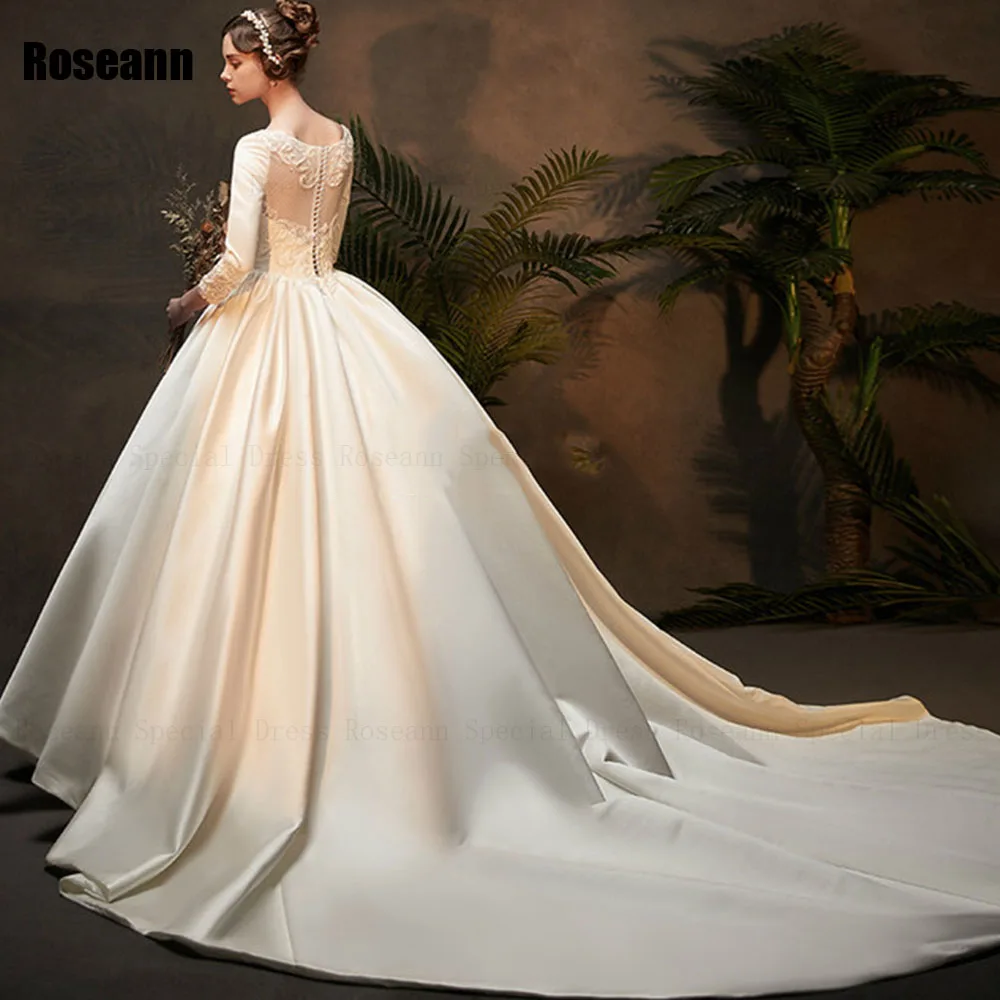 ชุดแต่งงานมุสลิมแบบสั่งตัดทรงเอไลน์สีงาช้าง แต่งลูกไม้ กระดุม ผ้าพลีท คอทรงโอ ผ้าซาติน ชุดเจ้าสาวยาวลากพื้น