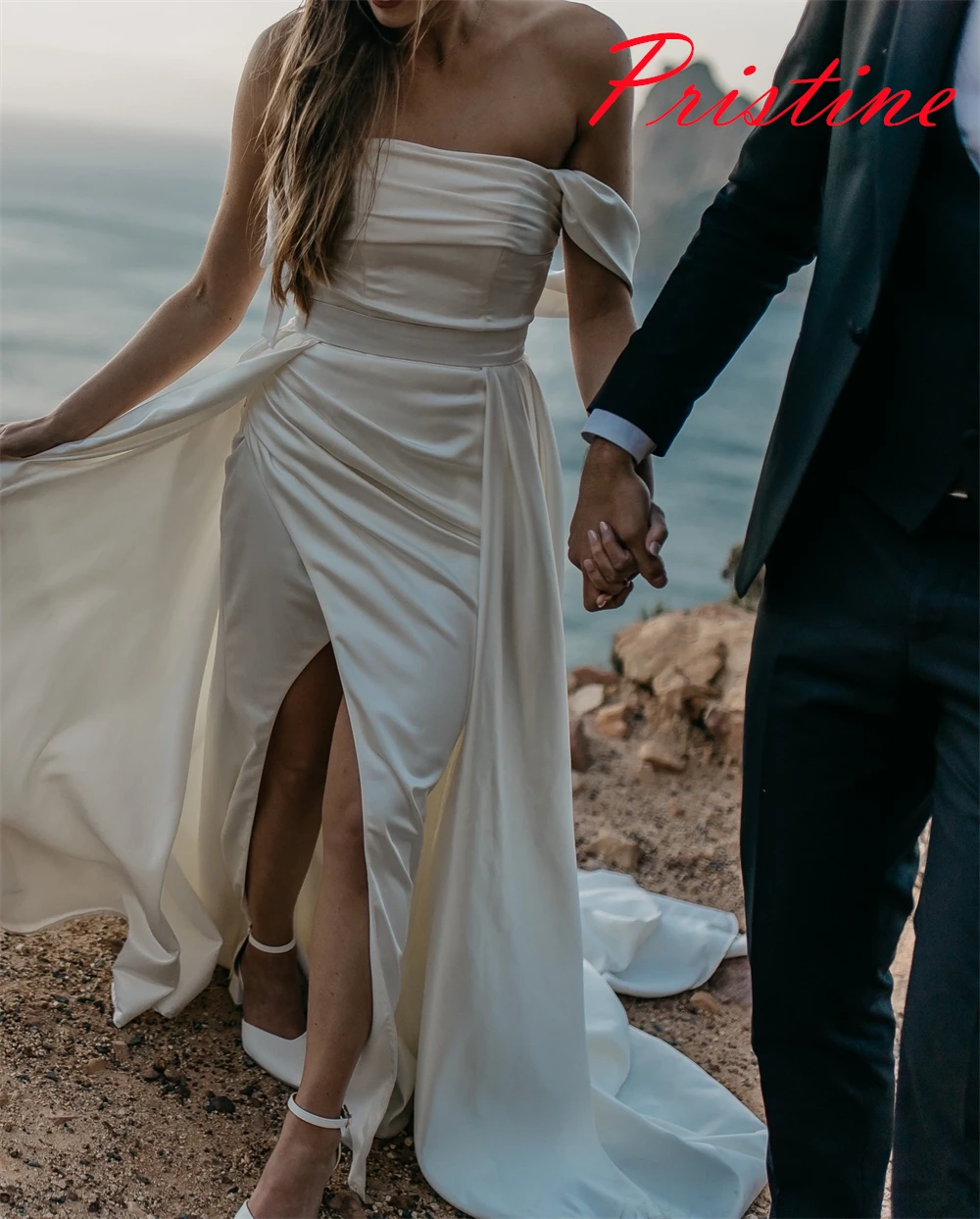 ที่กําหนดเองสีขาวเจอร์ซีย์ชุดเจ้าสาวอารมณ์ที่ไม่มีสายหนังปิดควรชุดแต่งงานรถไฟโบสถ์เปลือยชุด A-Line