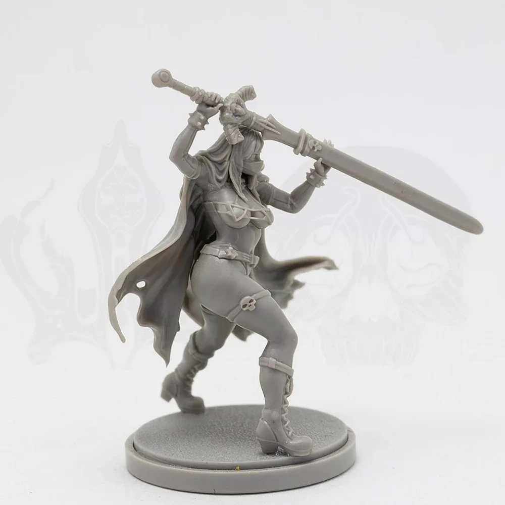 30mm Base Resin Figure Assembly Model Kit Fantasy Hobby Miniature Female Swordsman Unassembled and Unpainted Free Shipping