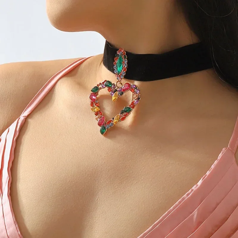 Love Hollow Women's Collar Inlaid with Colored Diamonds Fashionable Velvet Strap Banquet Necklace For woman Fashion Jewelry