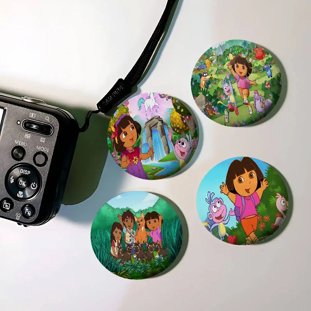 Coleção de Broches Redondos de Acrílico e Pins de Botão de Desenhos Animados da Aventura Dora a Aventureira para Mochilas e Jaquetas, Presentes