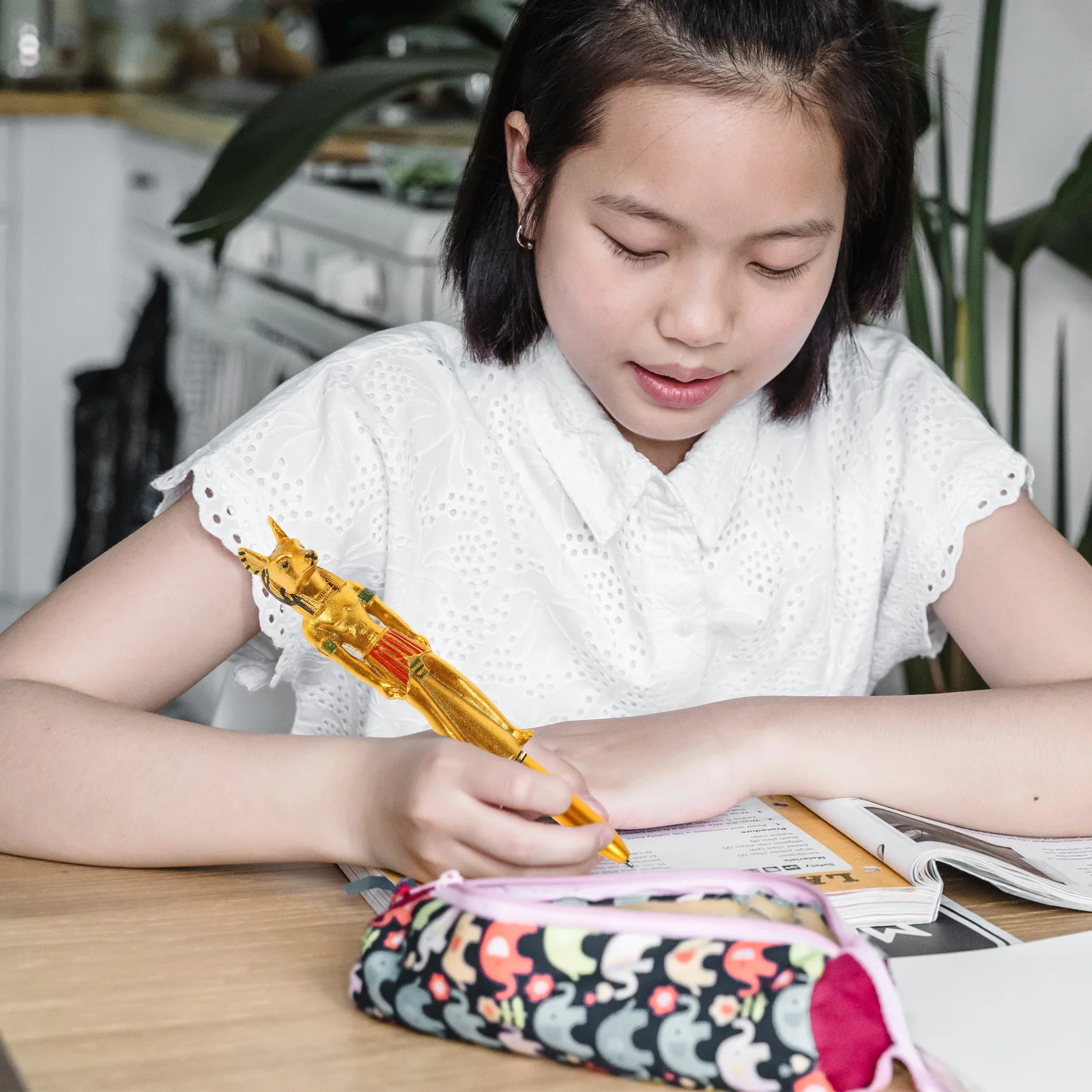 

5pcs Pharaoh Ball-Point Pen Egyptian Character Shaped Creative Plastic Pen For Writing Drawing Office School Sign Tool Fan