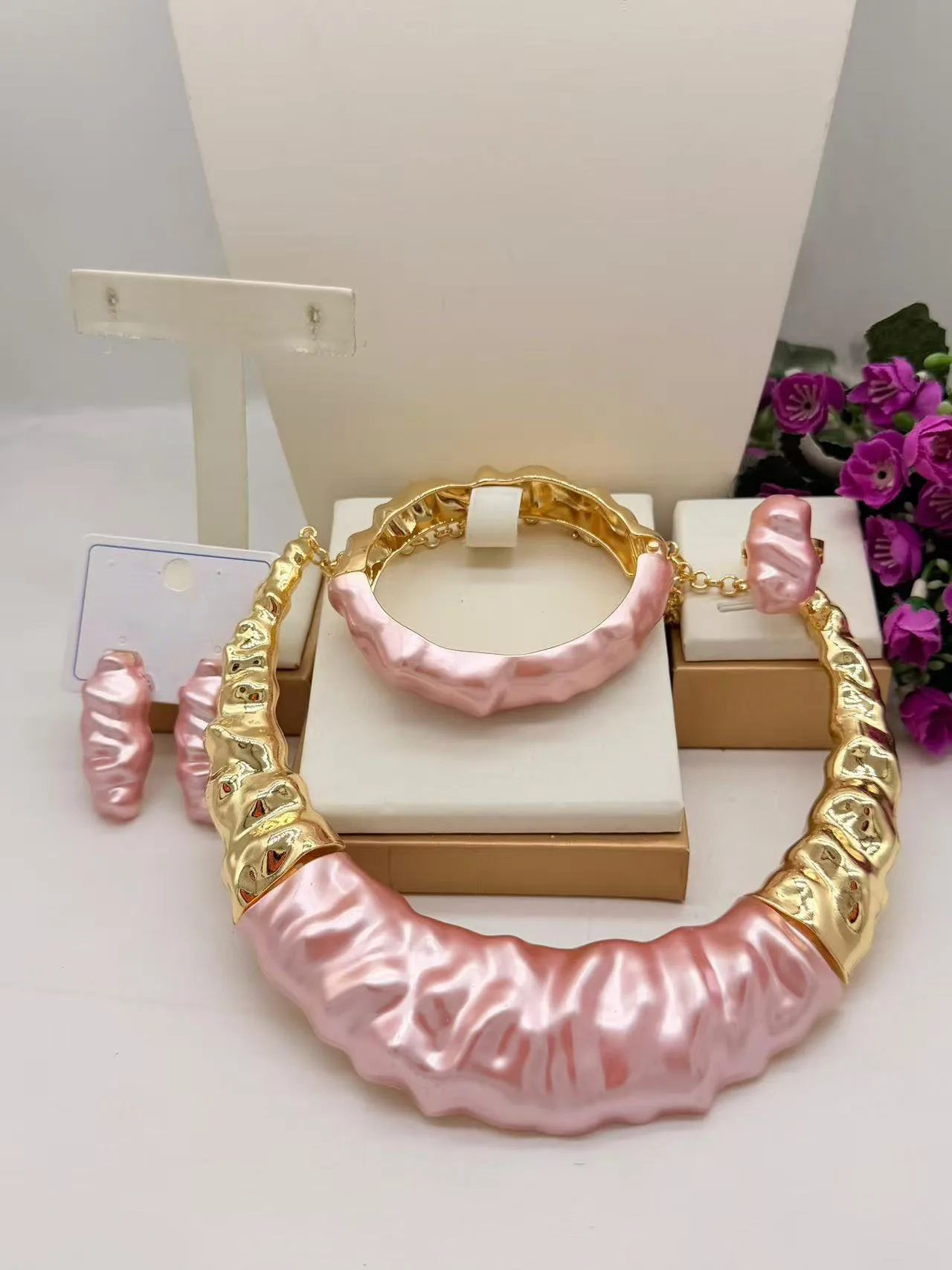 offre-speciale-nouvel-ensemble-de-bijoux-bicolore-de-dubai-4-pieces-–-collier-ras-du-cou-boucles-d'oreilles-et-bracelet-en-perles-irregulieres-martelees-pour-femme-ideal-mariage-et-fetes