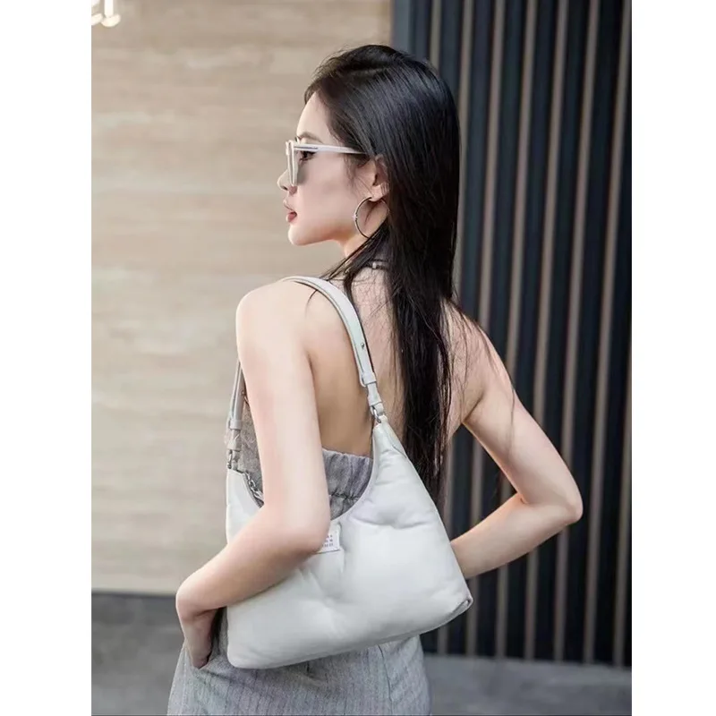 Pleated sponge cloud handbag 2024 chain shoulder and armpit crescent bag niche design fashion versatile handheld crossbody bag