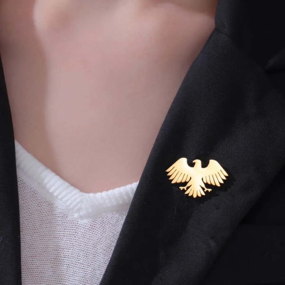 Teamer الذهب اللون النسر دبوس من الفولاذ المقاوم للصدأ بروش للنساء الرجال موضة مجوهرات بأشكال حيوانات هدية دعوى الملابس والاكسسوارات 2025 جديد